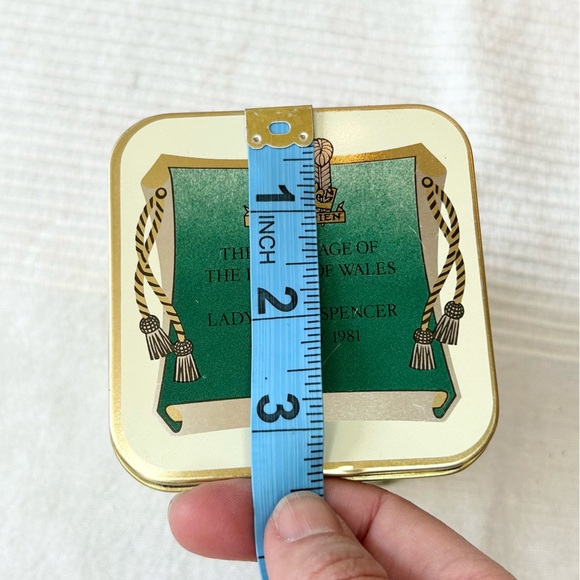 Vintage Princess Diana & Charles Wedding Royalty Tin - Picture 9 of 13